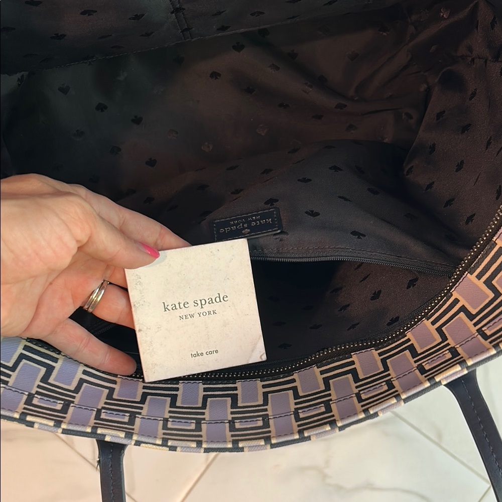 Kate Spade New York Harding Street Geo Large Tote. - Picture 16 of 16